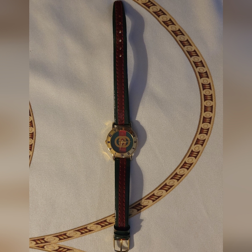 Gucci Women's Watch - Picture 2 of 3